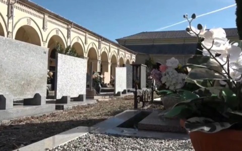 Ad Alessandria la commemorazione dei defunti con i sepolcreti ancora chiusi