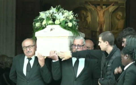 Addio a Riccardo Gemo, il 19enne morto nell’incidente di Asiago: chiesa gremita a Olmo di Creazzo
