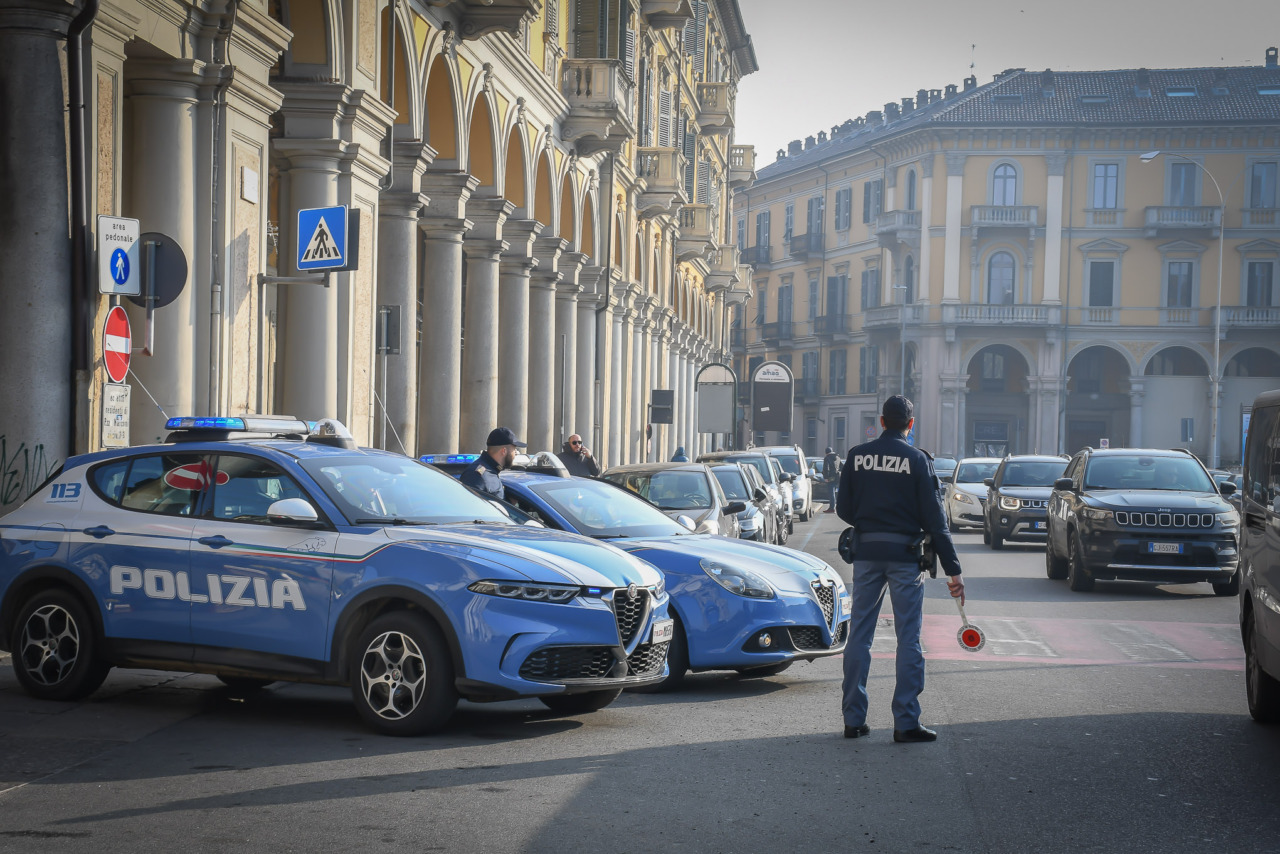 Alessandria: controllate in una sera 78 persone e 18 veicoli. Una denuncia per possesso di droga