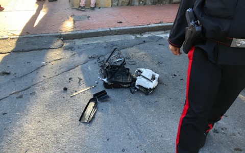 Allarme bomba: fatta esplodere la valigia “incriminata”