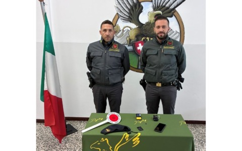 All’esame della patente con… l’auricolare