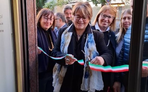 Taglio del nastro per l’agenzia per l’abitare di Saronno