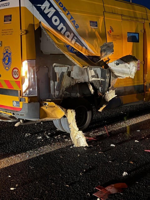 Assalto al portavalori in A14. Presi tre banditi