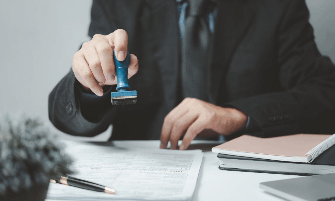 Aumentano i cittadini con permessi di soggiorno: +5,6% nel 2024. Crescono i permessi per lavoro e le richieste di asilo