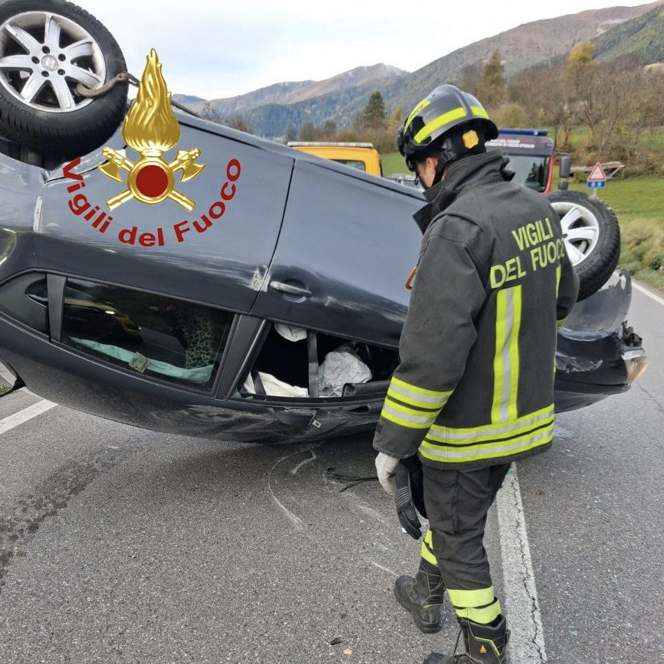 Auto si ribalta a Vezza d’Oglio: a bordo anche due bambine