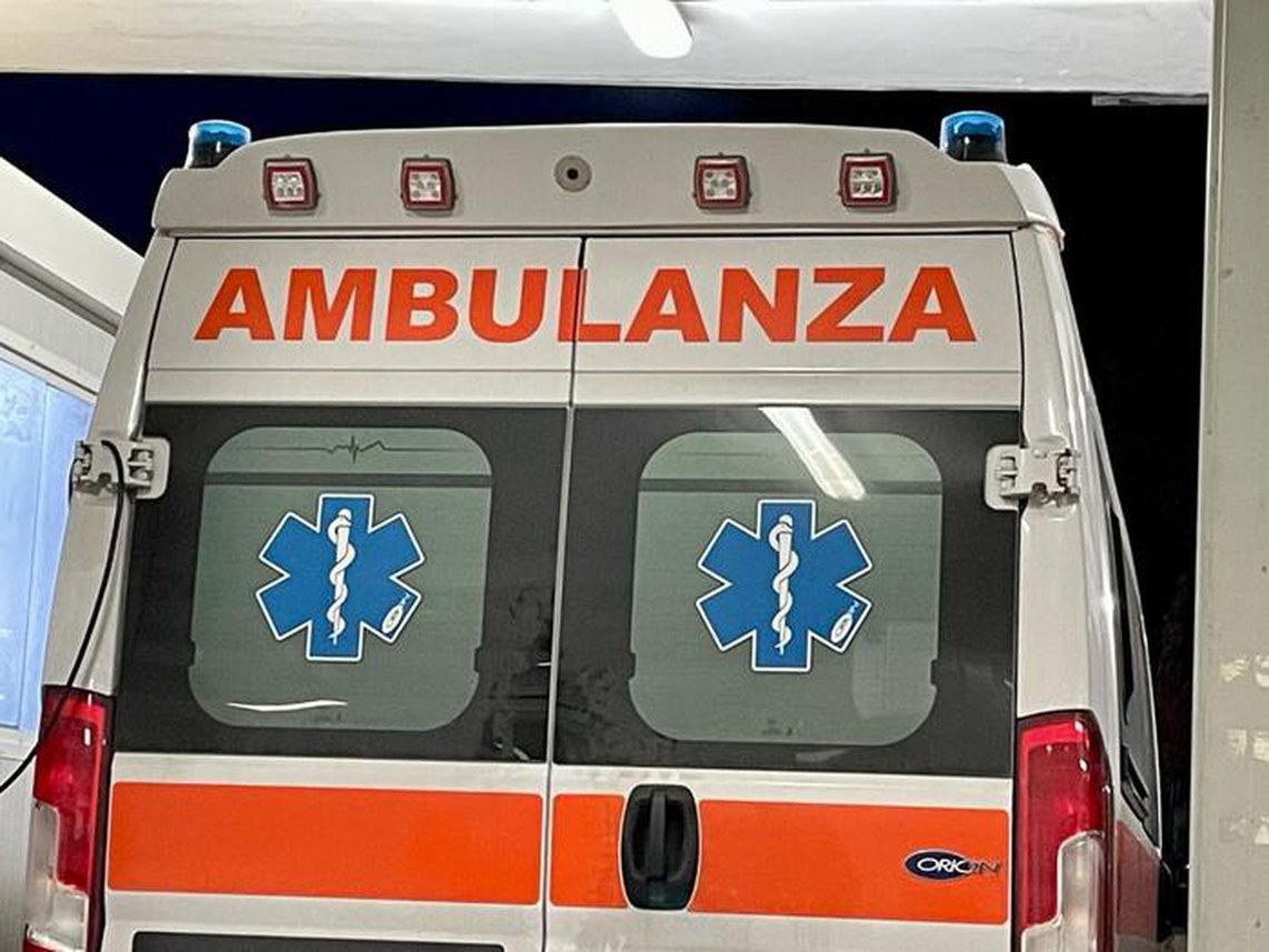 Bambino di 11 anni cade dal terzo piano, è grave