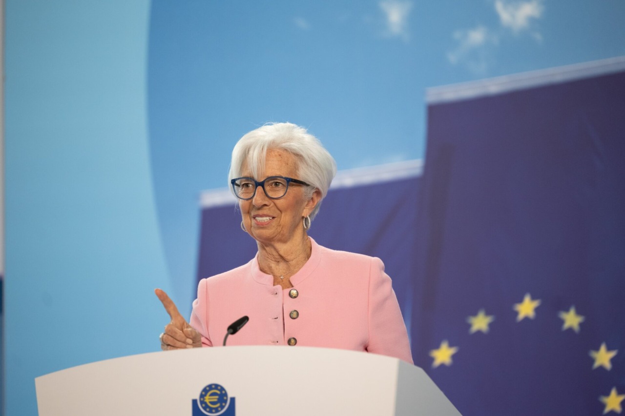 Bce lascia i tassi invariati al 2%: “Prospettive ancora incerte per l’economia Ue”