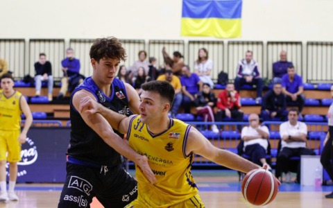 Benacquista Latina corsara a Nocera. Nerazzurri al comando