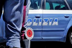 Bloccato dopo un inseguimento con 52 chili di hashish in auto