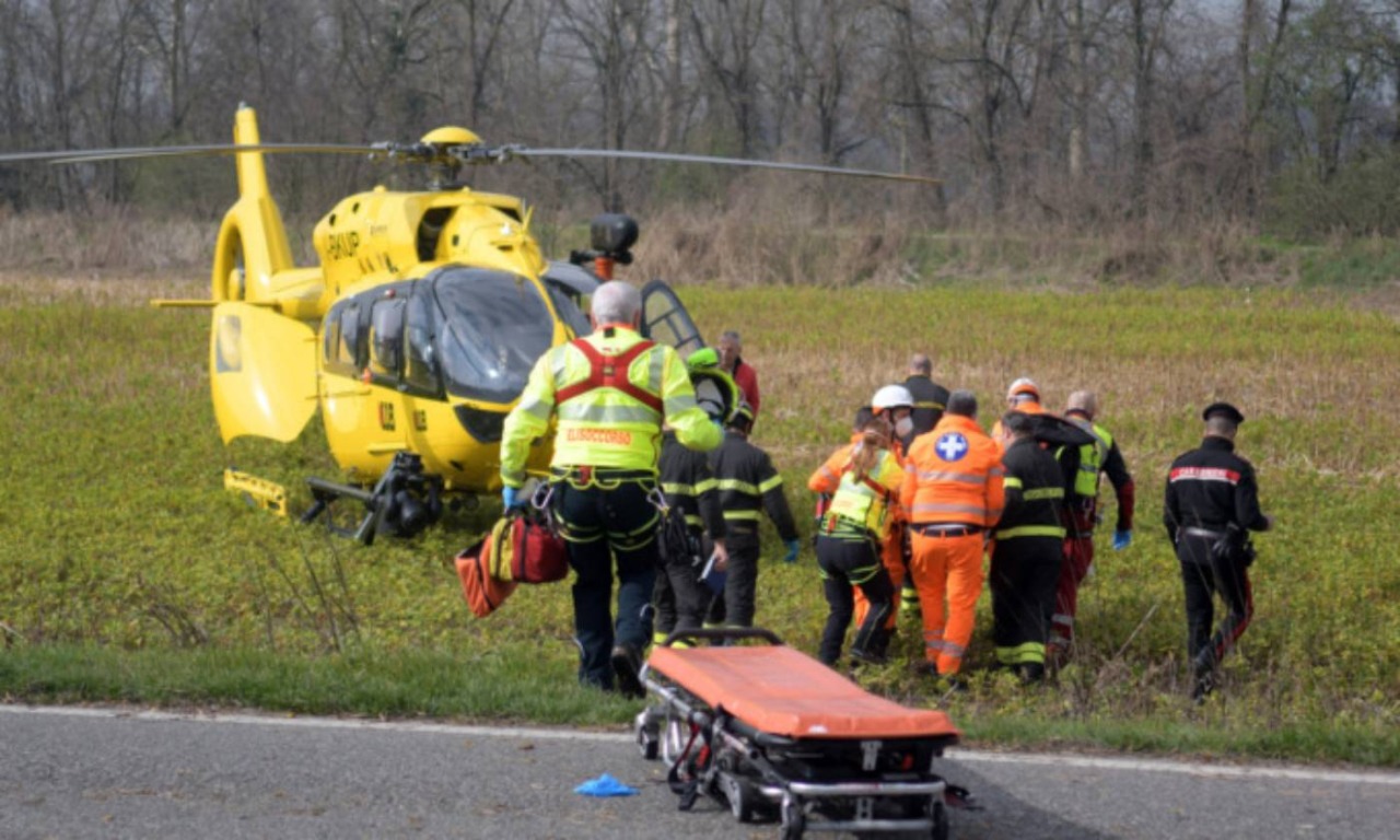 Scuolabus precipita nel torrente: feriti l’autista e quattro studenti minorenni