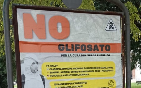 Coordinamento No Glifosato a Vercelli: avviata campagna di affissioni in tutta la città