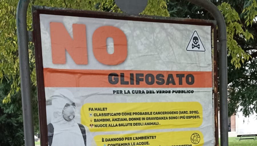 Coordinamento No Glifosato a Vercelli: avviata campagna di affissioni in tutta la città