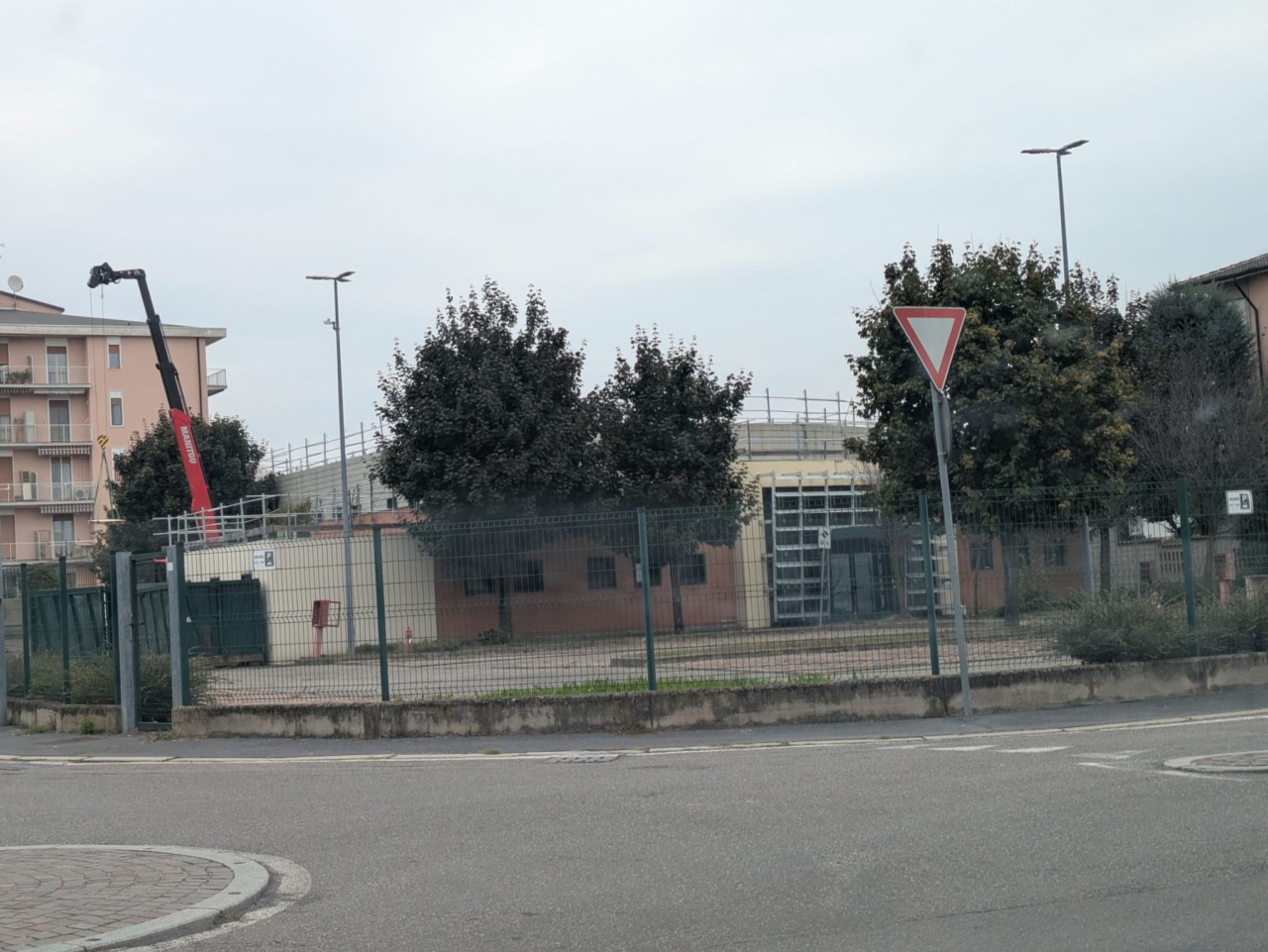 Continuano i lavori al salone polifunzionale