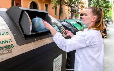 Da lunedì 27 ottobre  carta e plastica solo nei cassonetti