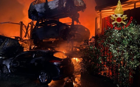 Devastante incendio distrugge azienda