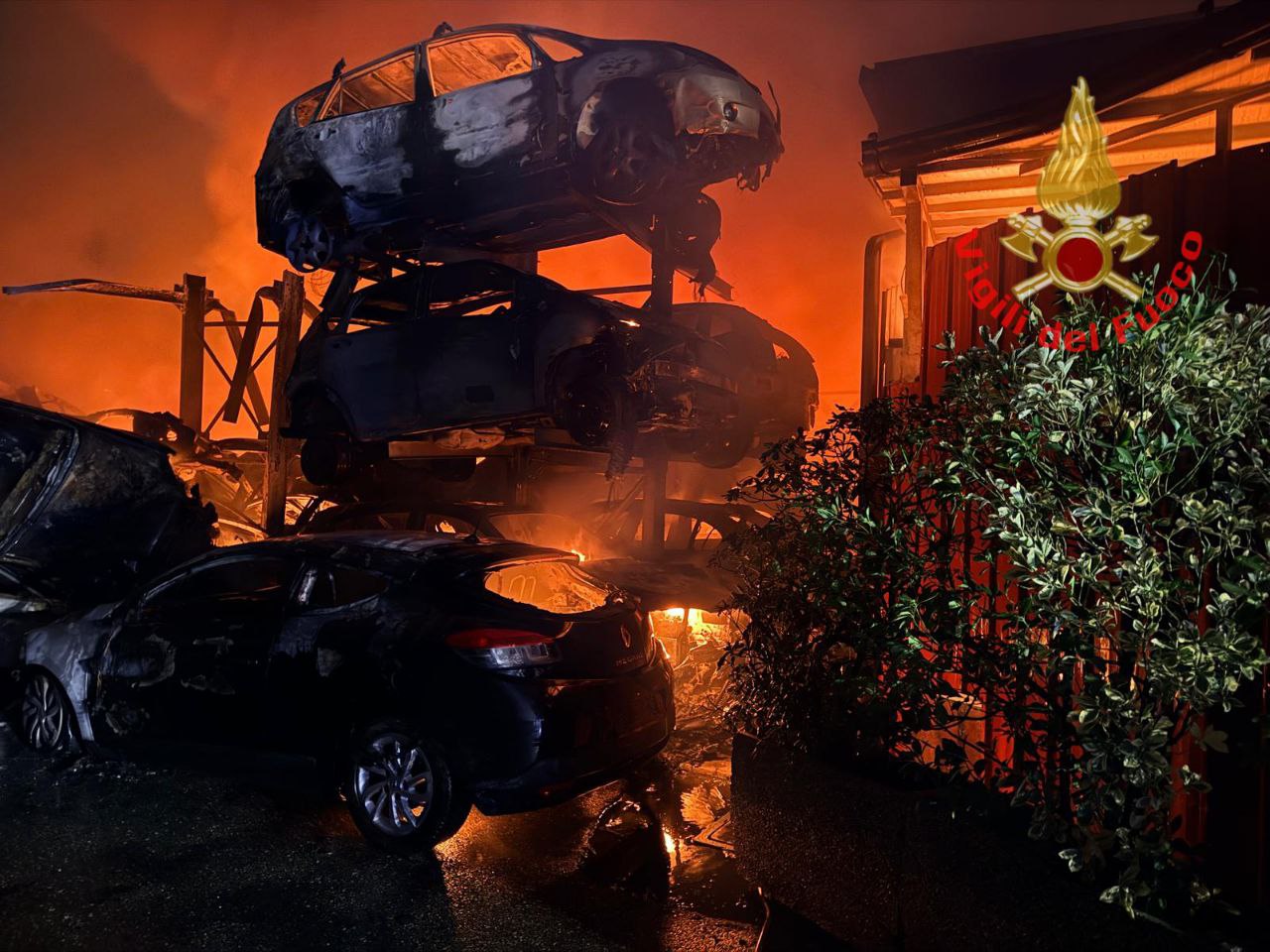 Devastante incendio distrugge azienda