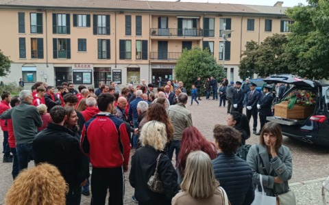 Dolore e gratitudine ai funerali del “papà” dell’hockey a Cernusco sul Naviglio