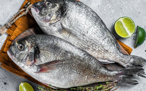 Doppia allerta alimentare per il pesce: orate e alici ritirate dai supermercati. Prodotti e lotti