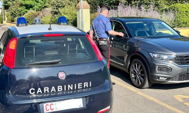 Doppia spaccata in bar nella notte: indagano i Carabinieri