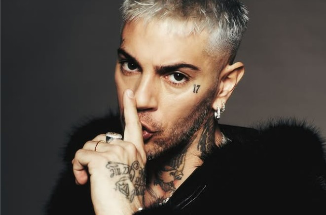 Emis Killa fa una donazione per una bimba malata, ma è una truffa: lui denuncia e scoppia la polemica
