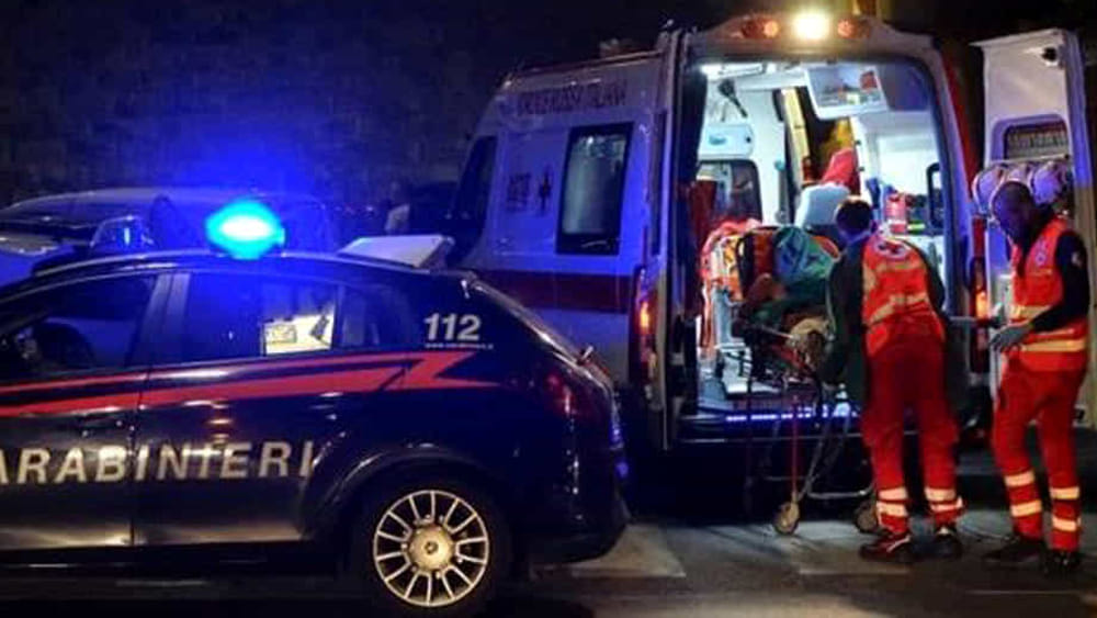 Esce di strada mentre attraversa l’abitato: 26enne gravissimo
