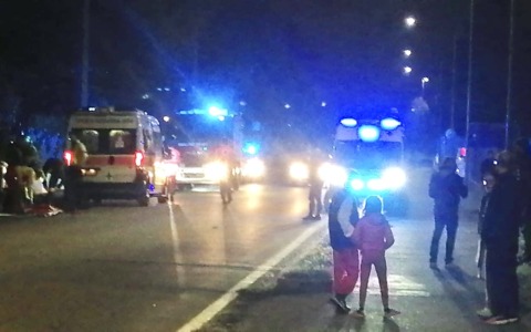 Esplosione in una casa di via Per Cantalupo: tre feriti