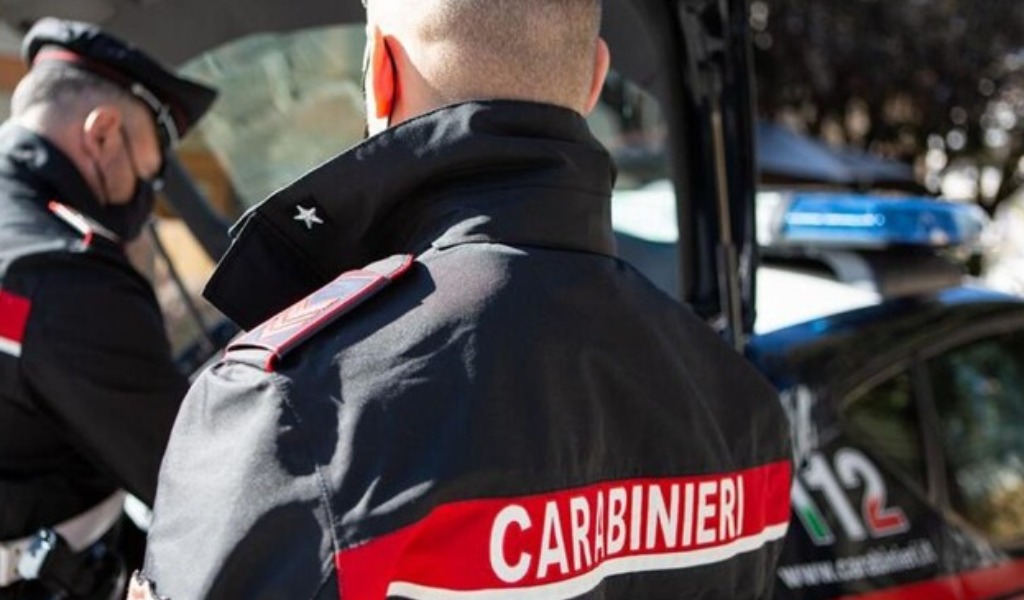 Furto aggravato negli uffici della stazione di servizio: denunciato un 32enne