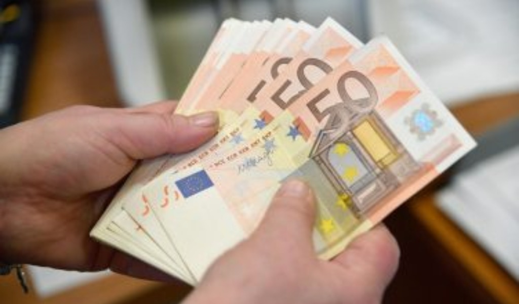 Furto al bancomat a Nichelino: derubato un 76enne con la “truffa della moneta”