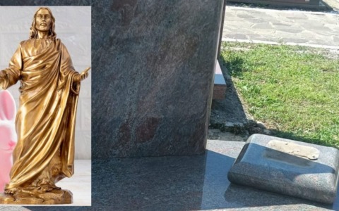 Furto sacrilego: statua di Cristo da 60 chilogrammi rubata da una tomba