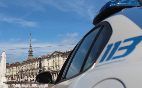 Ruba il cellulare ad una madre che passeggia con il figlio a Torino: arrestato scippatore