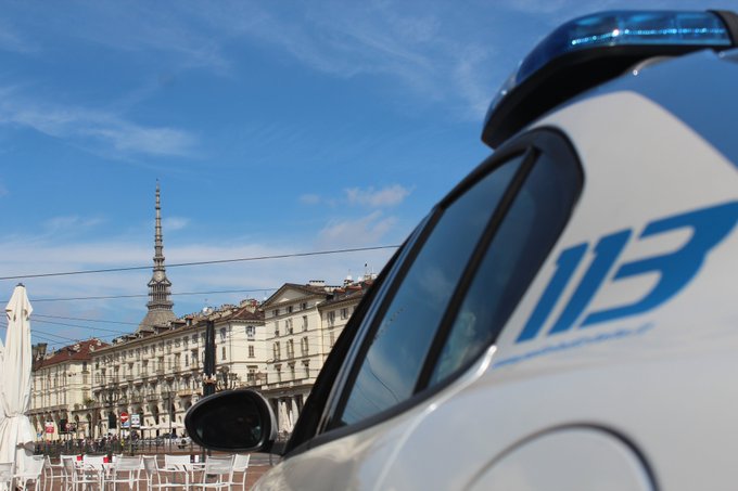 Ruba il cellulare ad una madre che passeggia con il figlio a Torino: arrestato scippatore