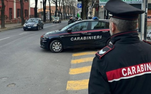 Gli ruba lo zaino nei pressi della stazione storica