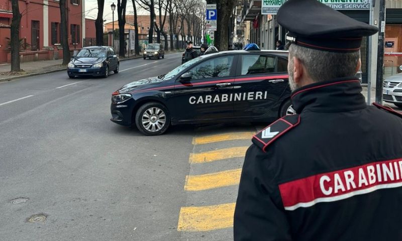Gli ruba lo zaino nei pressi della stazione storica