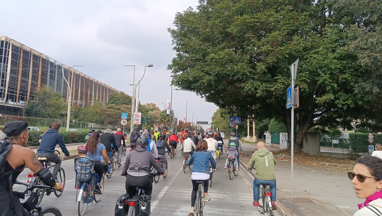 Grande successo per il Bike Pride Torino. I ciclisti: “Serve più sicurezza sulle strade”