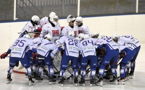 Hockey Como, primo stop all’overtime a Pinerolo