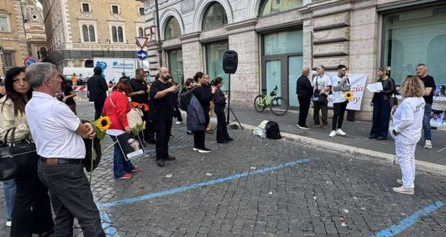 In piazza le famiglie delle vittime di femminicidio, consegnata una proposta in Parlamento