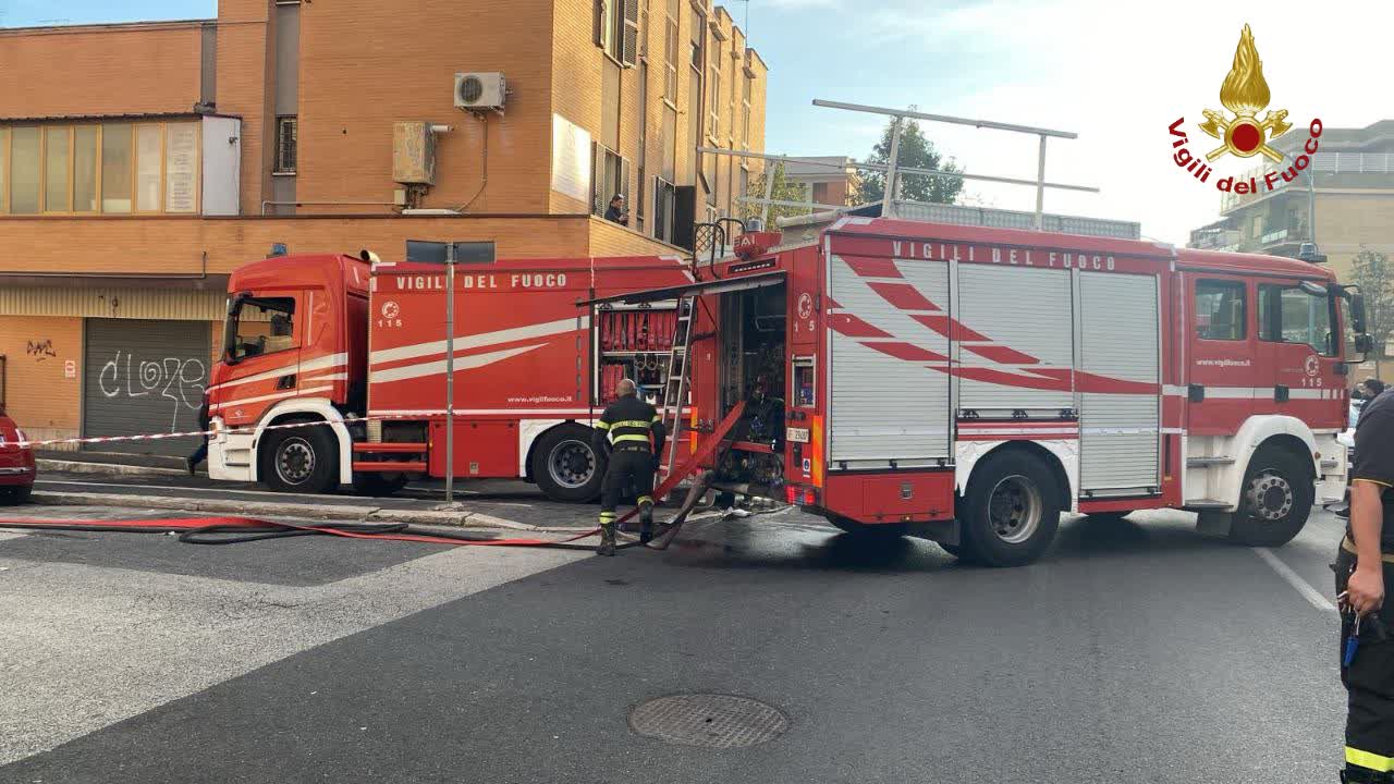 Incendio in un appartamento in Via Diano Marina, morta un’anziana, grave la figlia