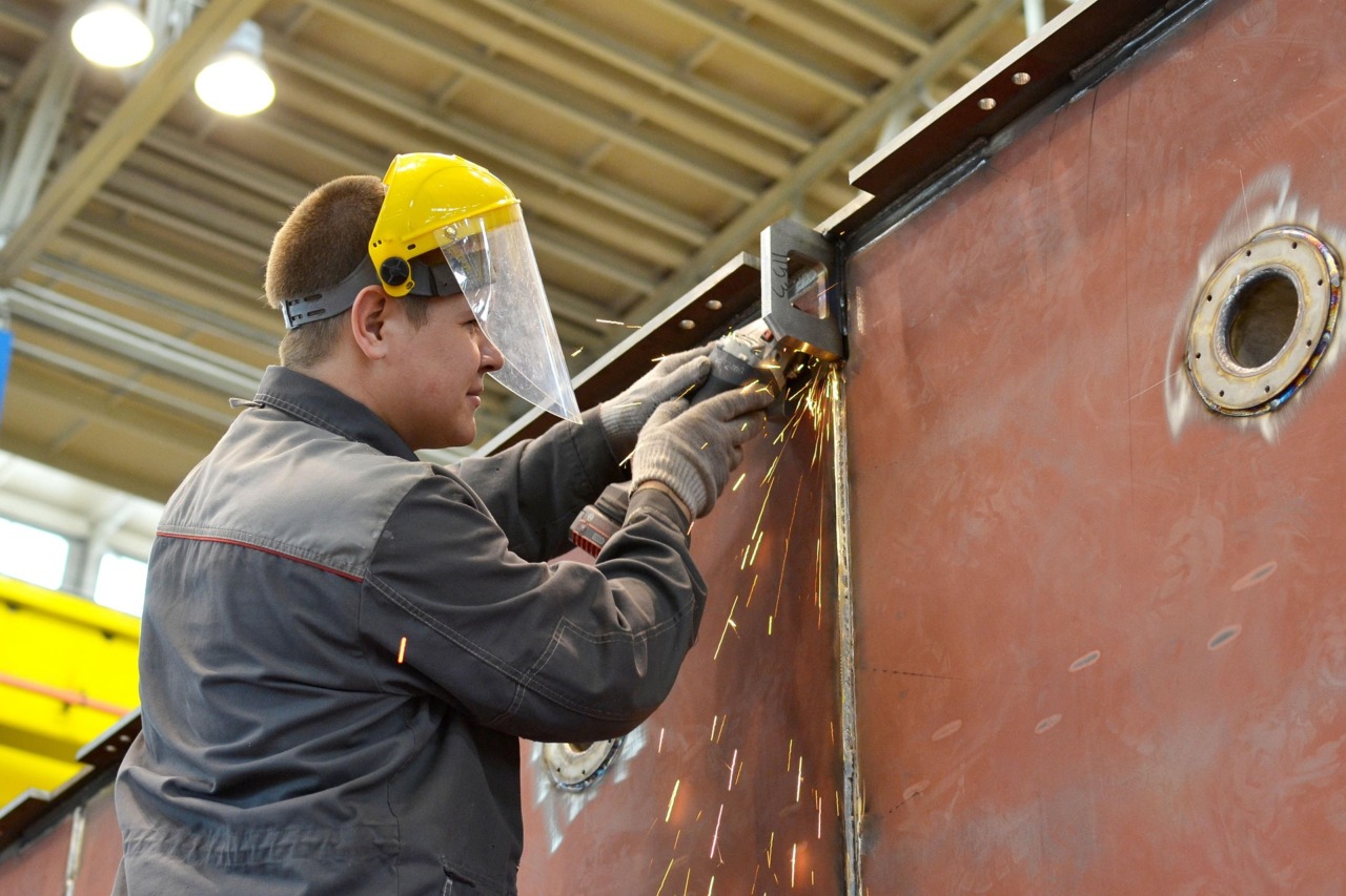 Istat, salari reali inferiori dell’8,8% rispetto al 2021