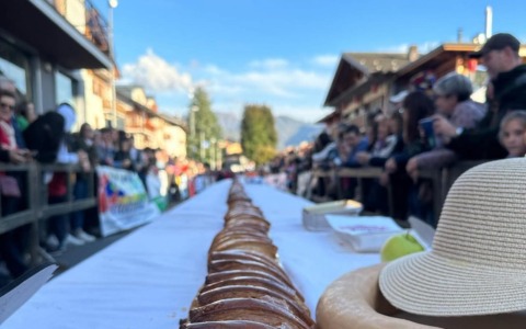 La dolcezza conquista Clusone con la sesta edizione dello “Strudelone”. E si punta a uno strudel… da record!