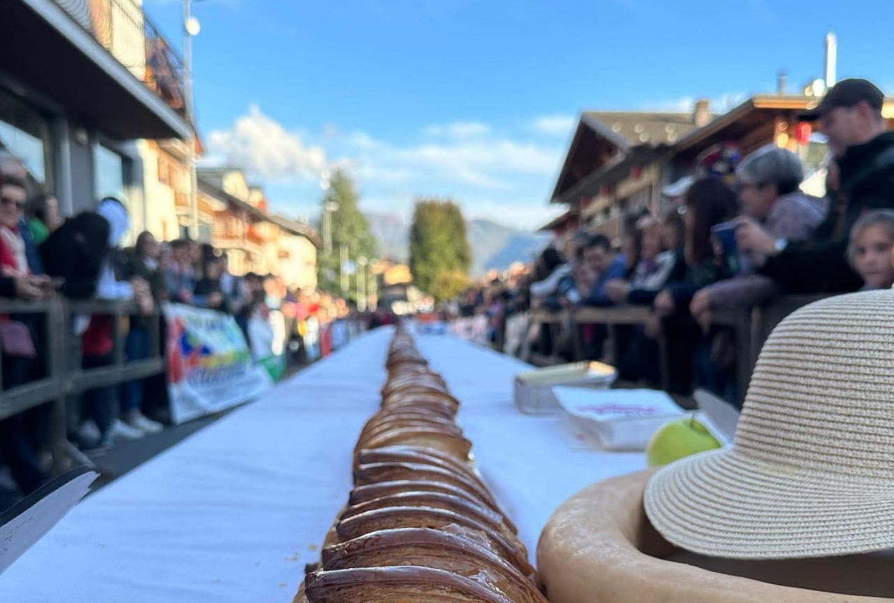 La dolcezza conquista Clusone con la sesta edizione dello “Strudelone”. E si punta a uno strudel… da record!