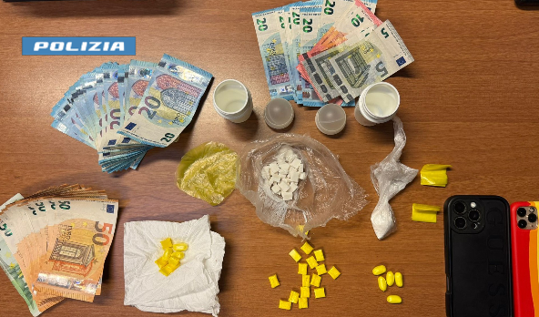 La droga nel deodorante e persino nel giocattolo per bimbi: a Barriera di Milano continuano le operazioni della polizia contro lo spaccio