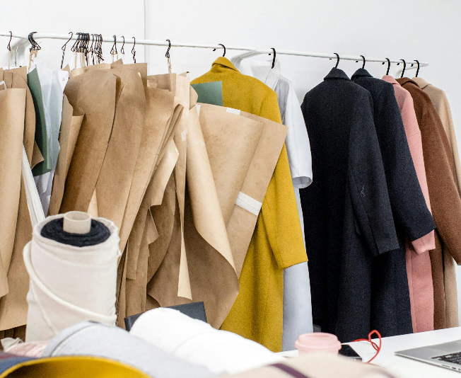 La moda è una grande vetrina del Made in Italy, ma in molti soffrono