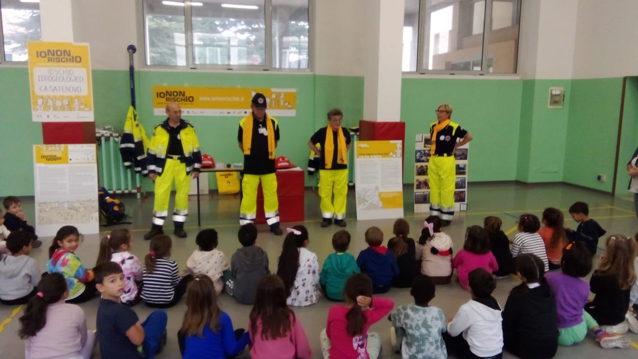 La tute giallo-blu a scuola per la Settimana nazionale della Protezione civile