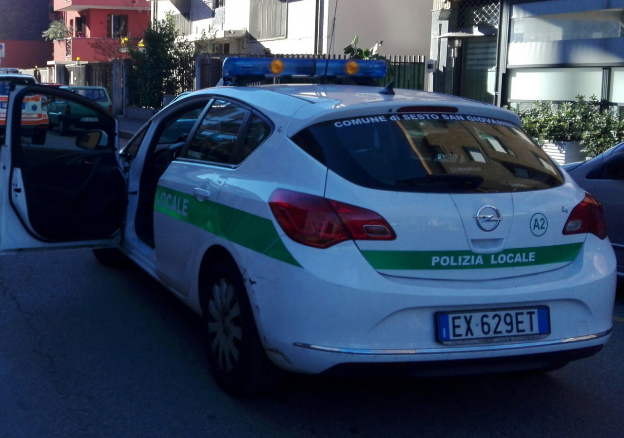 Laboratorio sotterraneo trasformato in dormitorio abusivo per immigrati