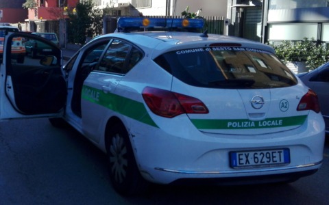 Laboratorio sotterraneo trasformato in dormitorio abusivo per immigrati