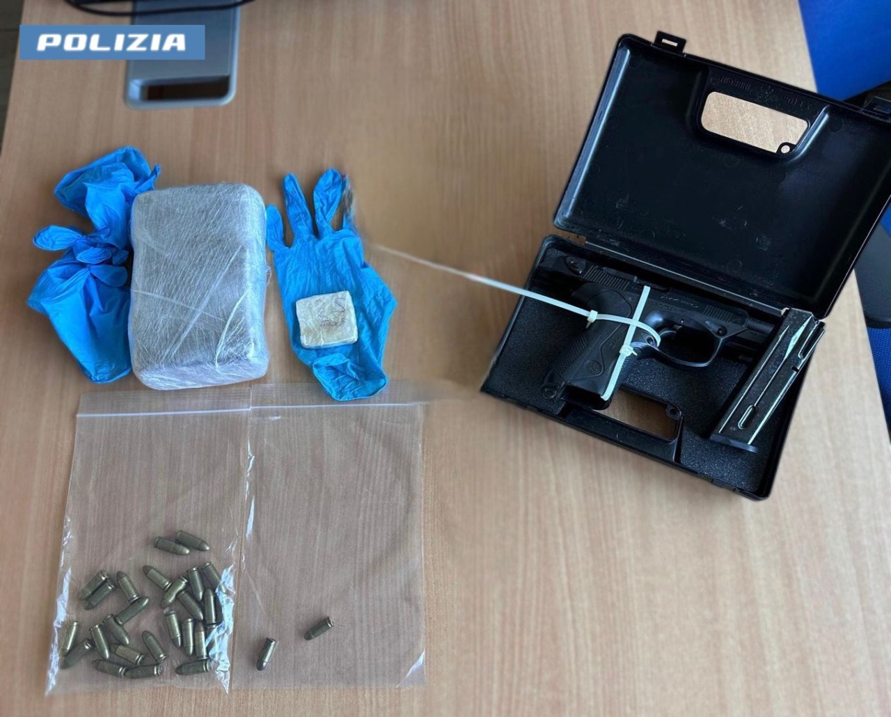 Latitante armato si nascondeva in un B&B, arrestato con la compagna