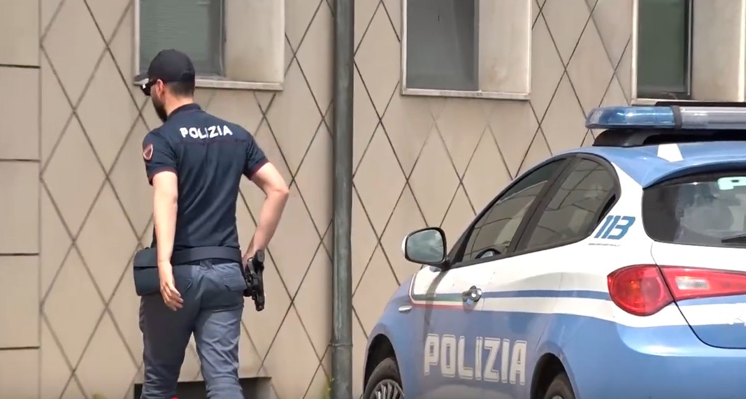 Legato e picchiato in casa, chiede aiuto a una passante: due arresti a Firenze per sequestro di persona e lesioni aggravate