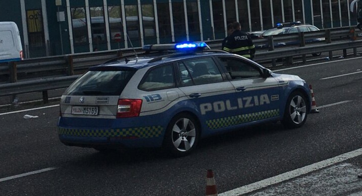 Lite per una manovra azzardata finisce a botte: ferito un camionista