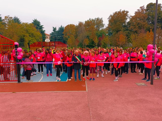 L’onda rosa della Pink Parade per sostenere la ricerca contro i tumori femminili