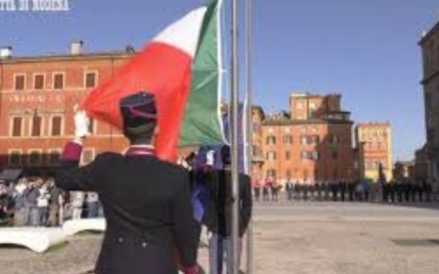 Messa e alzabandiera per i caduti di tutte le guerre